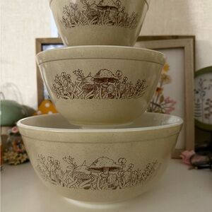 Pyrex Forest Fancies 3pc Mixing Bowl Set
In GREAT condition